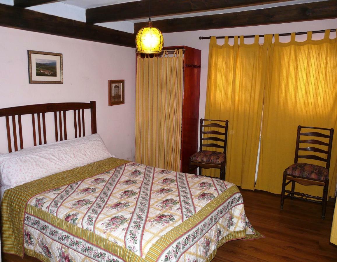 La Colmenita Apartment Navalsaz ภายนอก รูปภาพ